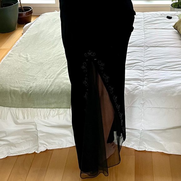 Long Black Velvet Evening Dress with Embroidered Details - Picture 10 of 15